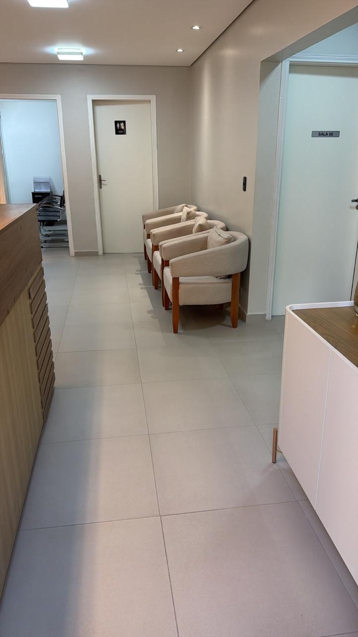 Corredor com acesso às salas de atendimento