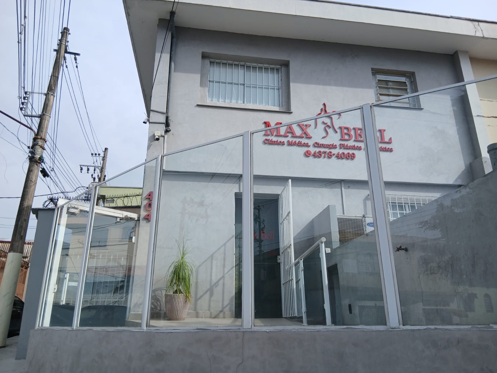 Fachada da Clínica Max Bell em Guarulhos